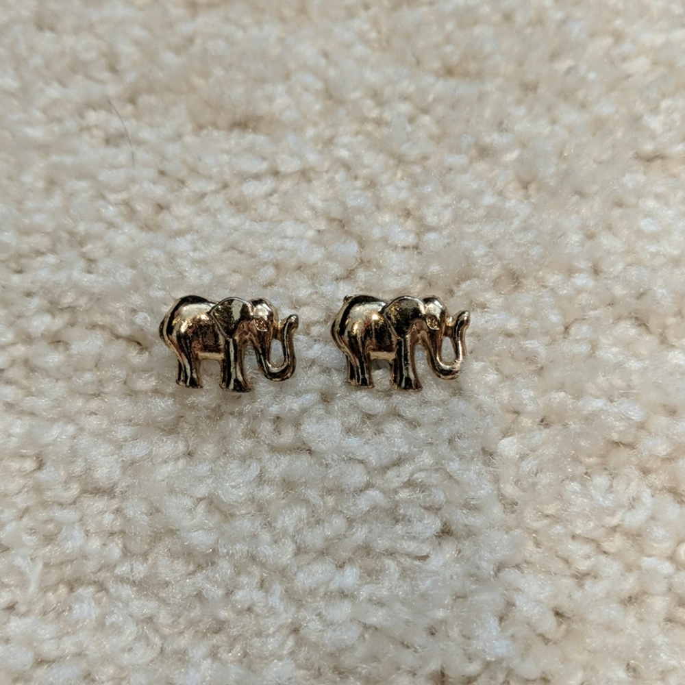 🎉FINAL PRICE🎉 Gold tone elephant studs
